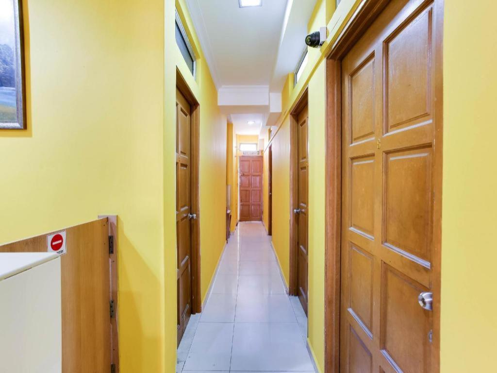 Oyo 89406 Lucky Budget Hotel ニライ エクステリア 写真